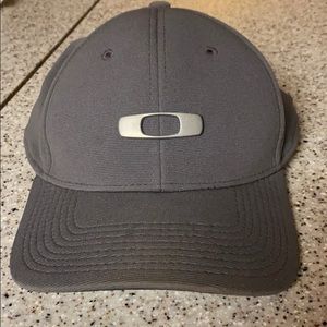 Oakley hat L/XL
